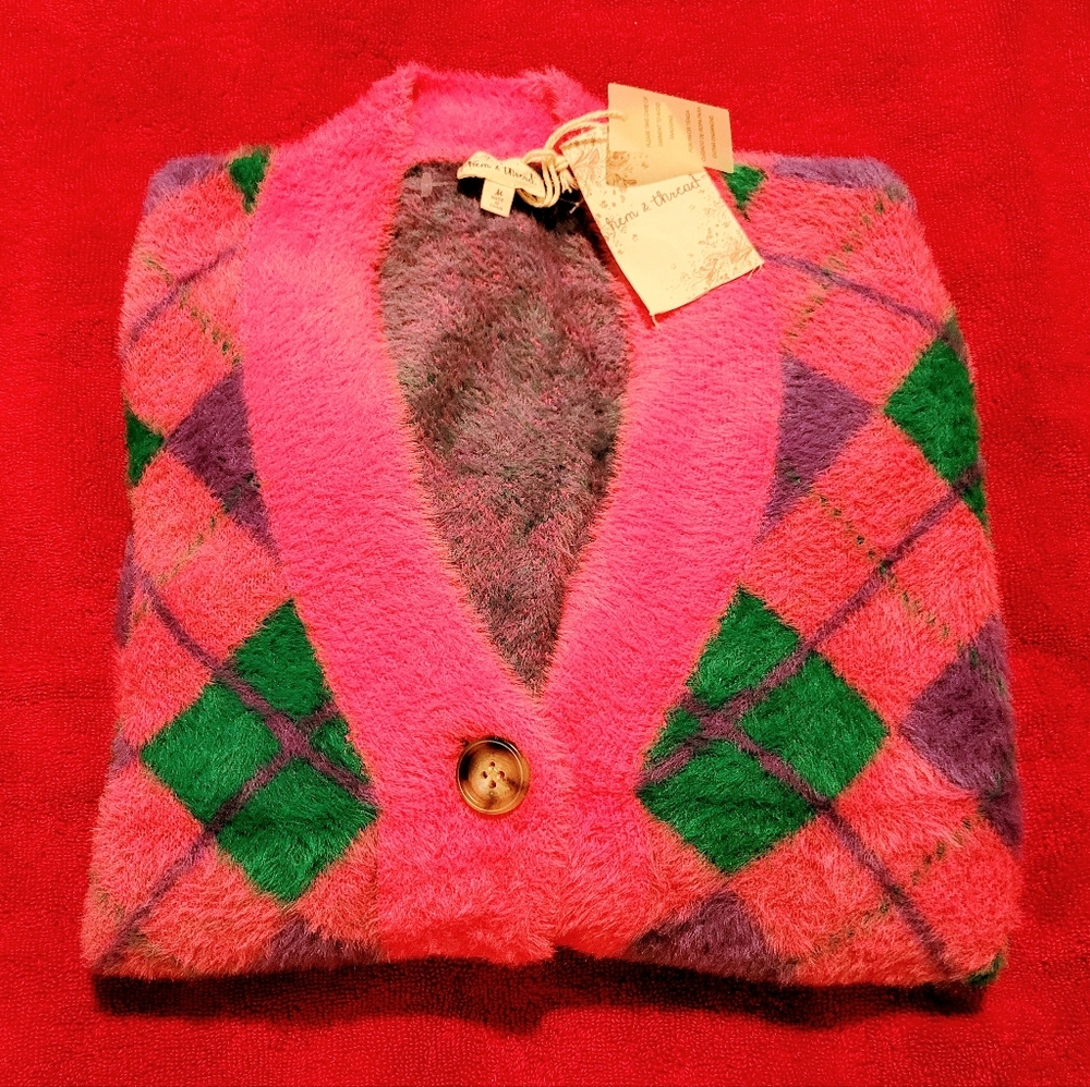 Women's V-Neck Cardigan Sweater with Long Sleeves, Size M-NWT